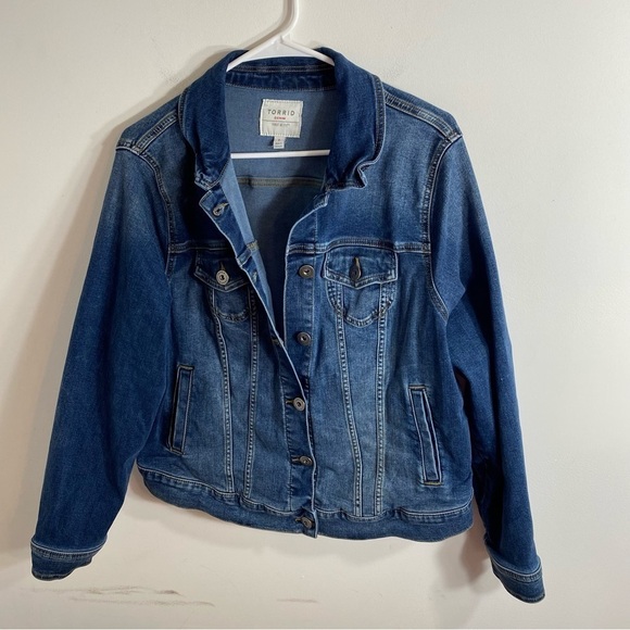 Torrid Denim Trucker Jacket Sz 2X Jean Coat Button Down Blue - Picture 4 of 7